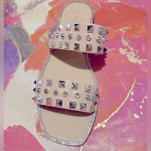 🎉Wild diva lounge 🛍️Women’s Size:7 flat  Sandals open toe with rhinestone 🎁